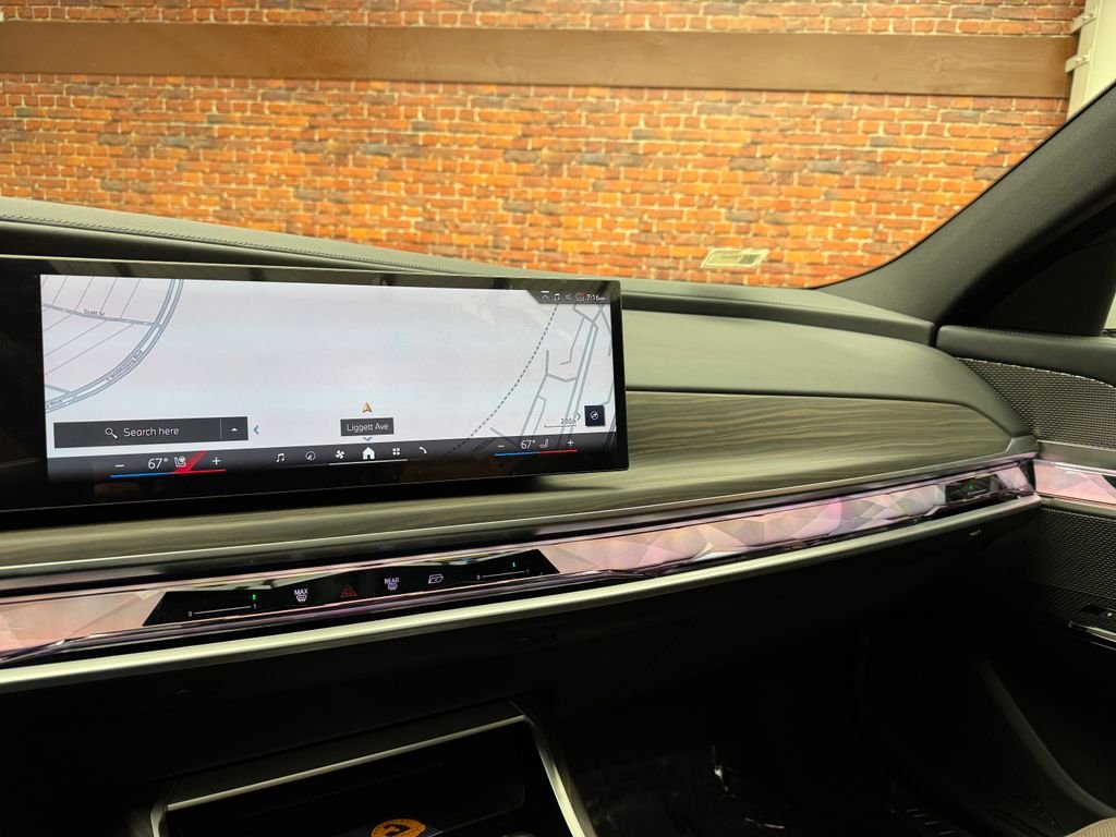 2025 BMW 7 Series 760i - Photo 16