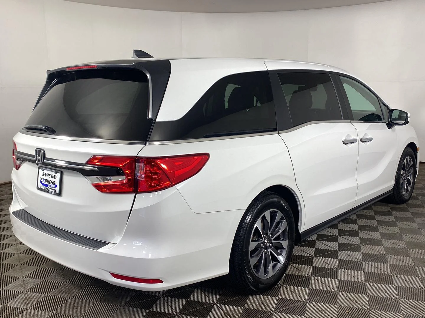 Used 2023 Platinum White Pearl Honda EX-L image 22