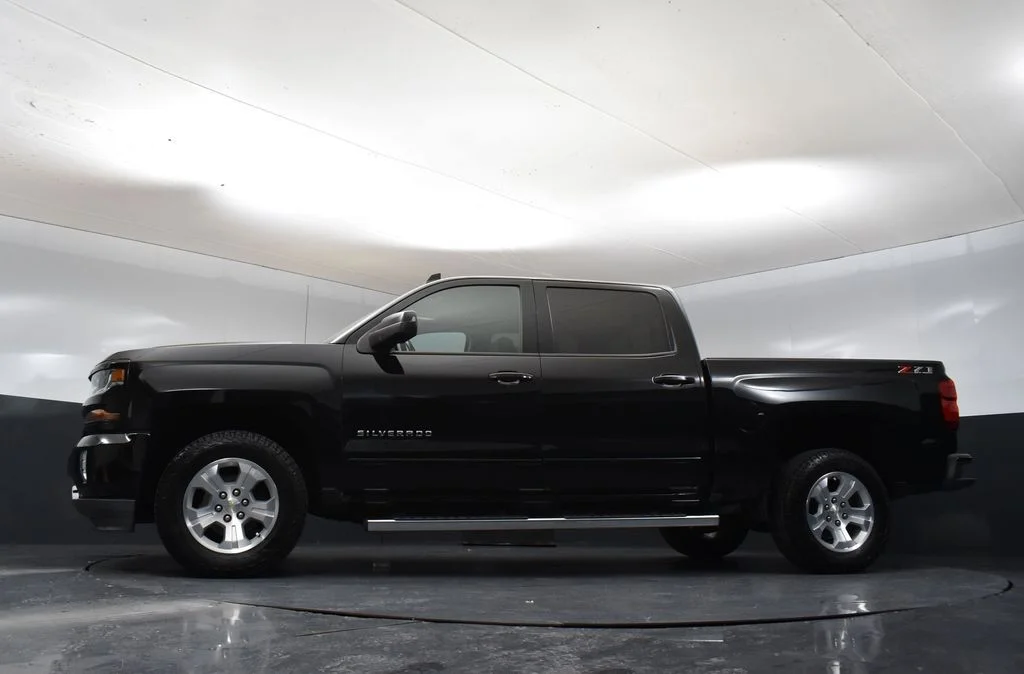 Used 2018 Black Chevrolet LT image 31