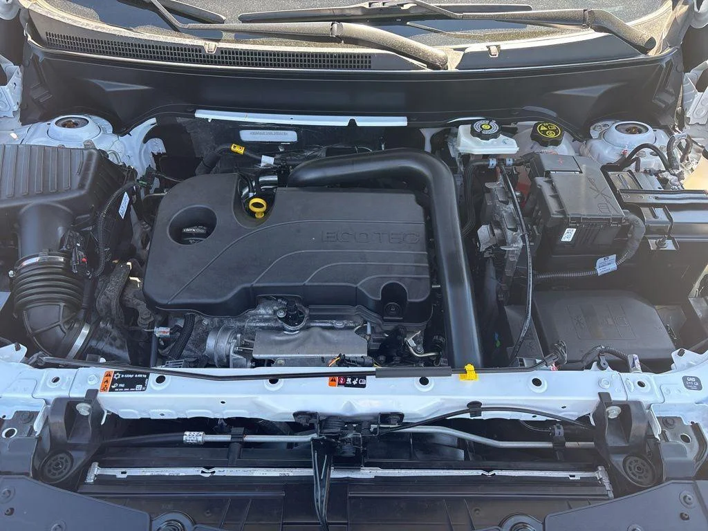 Used 2024 Summit White Chevrolet LT image 10