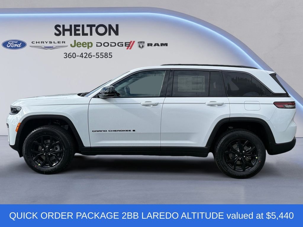 New 2026 Bright White Clear-Coat Exterior Paint Jeep Altitude image 3