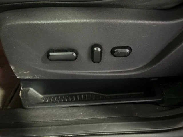 Used 2019 Sea Green Ford SEL image 11