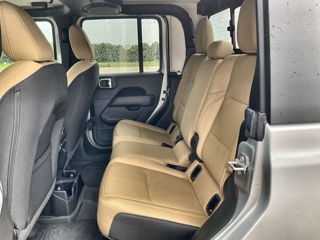 Used 2022 Silver Zynith Clearcoat Jeep Overland image 29