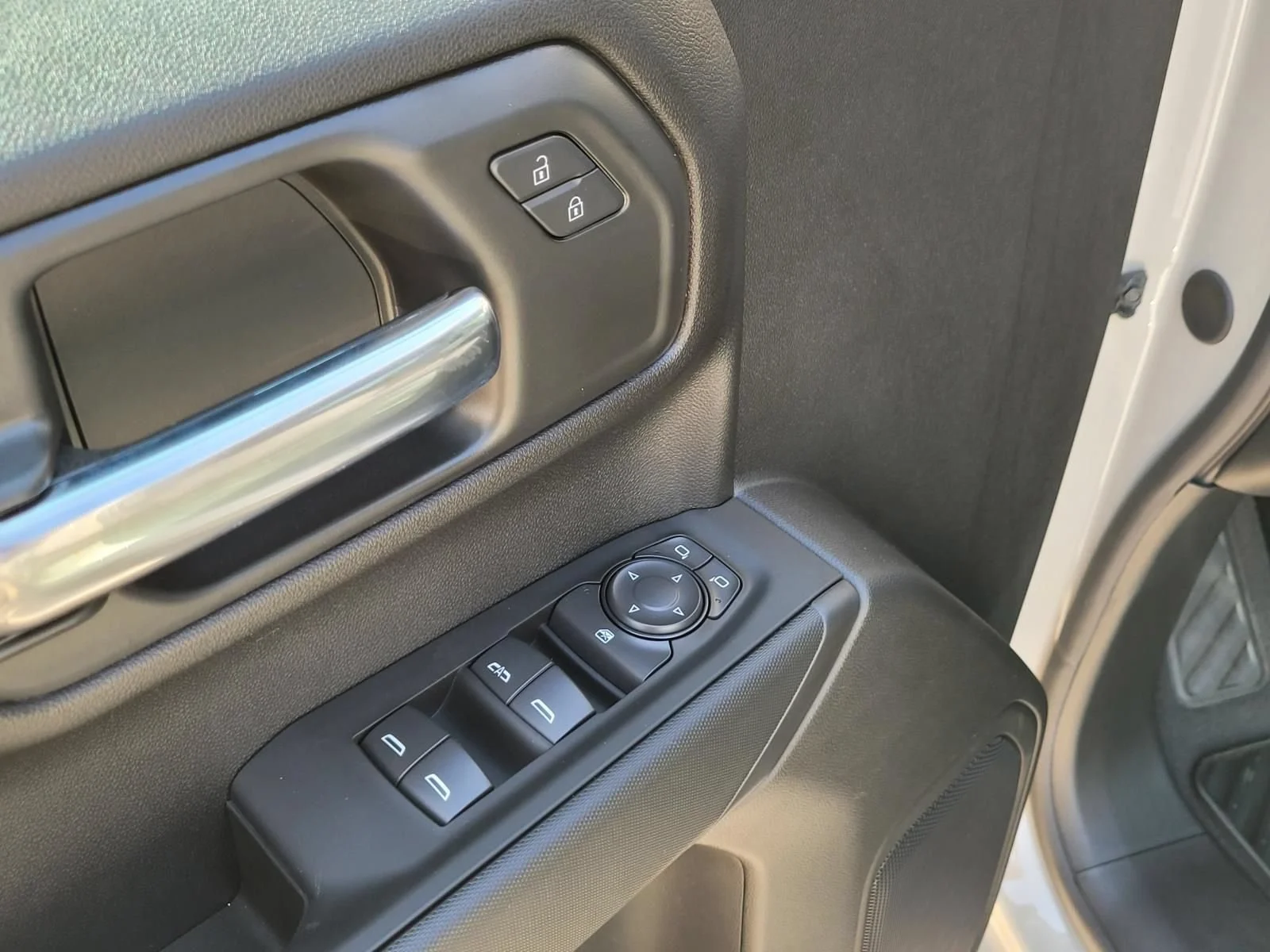 2026 Chevrolet Silverado 1500 Custom - Photo 13