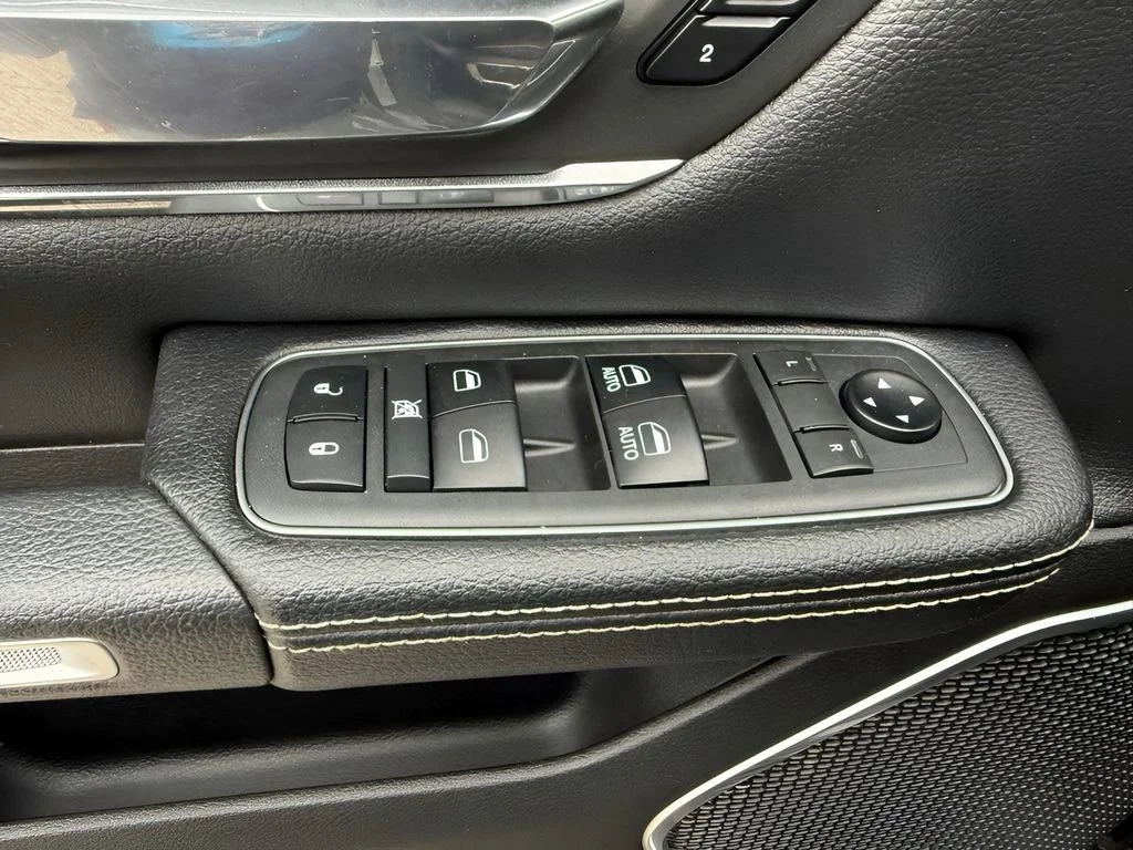 Used 2019  Ram Laramie image 28