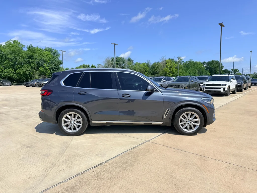 Used 2022 Arctic Grey Metallic BMW xDrive40i image 5