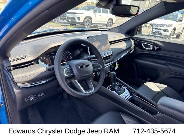 New 2026 Hydro Blue Pearl-Coat Exterior Paint Jeep Latitude image 13