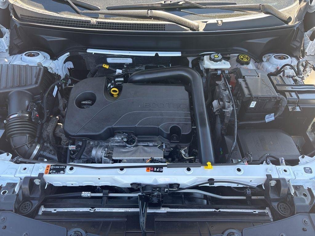 Used 2024 Summit White Chevrolet LT image 10
