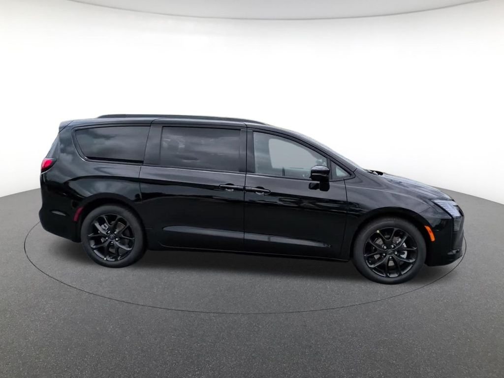 New 2027 Diamond Black Chrysler Limited image 5