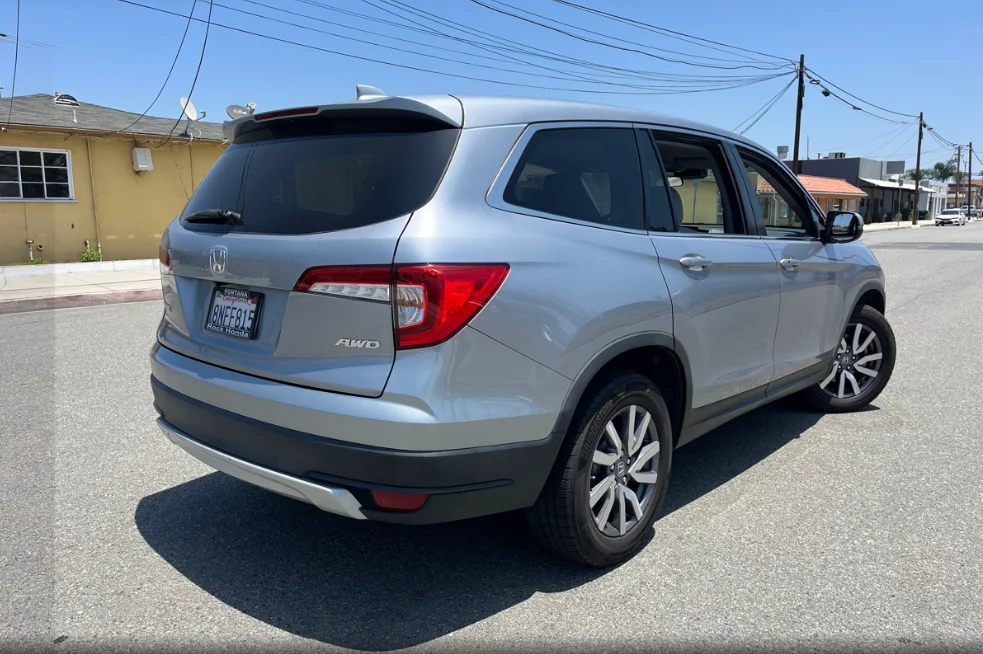 Used 2020 Silver Honda EX image 3