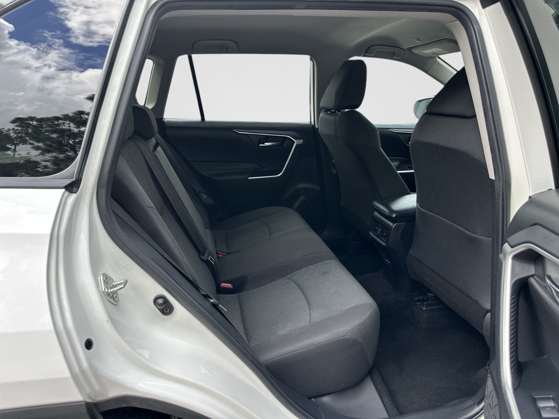 2024 Toyota RAV4 XLE - Photo 26