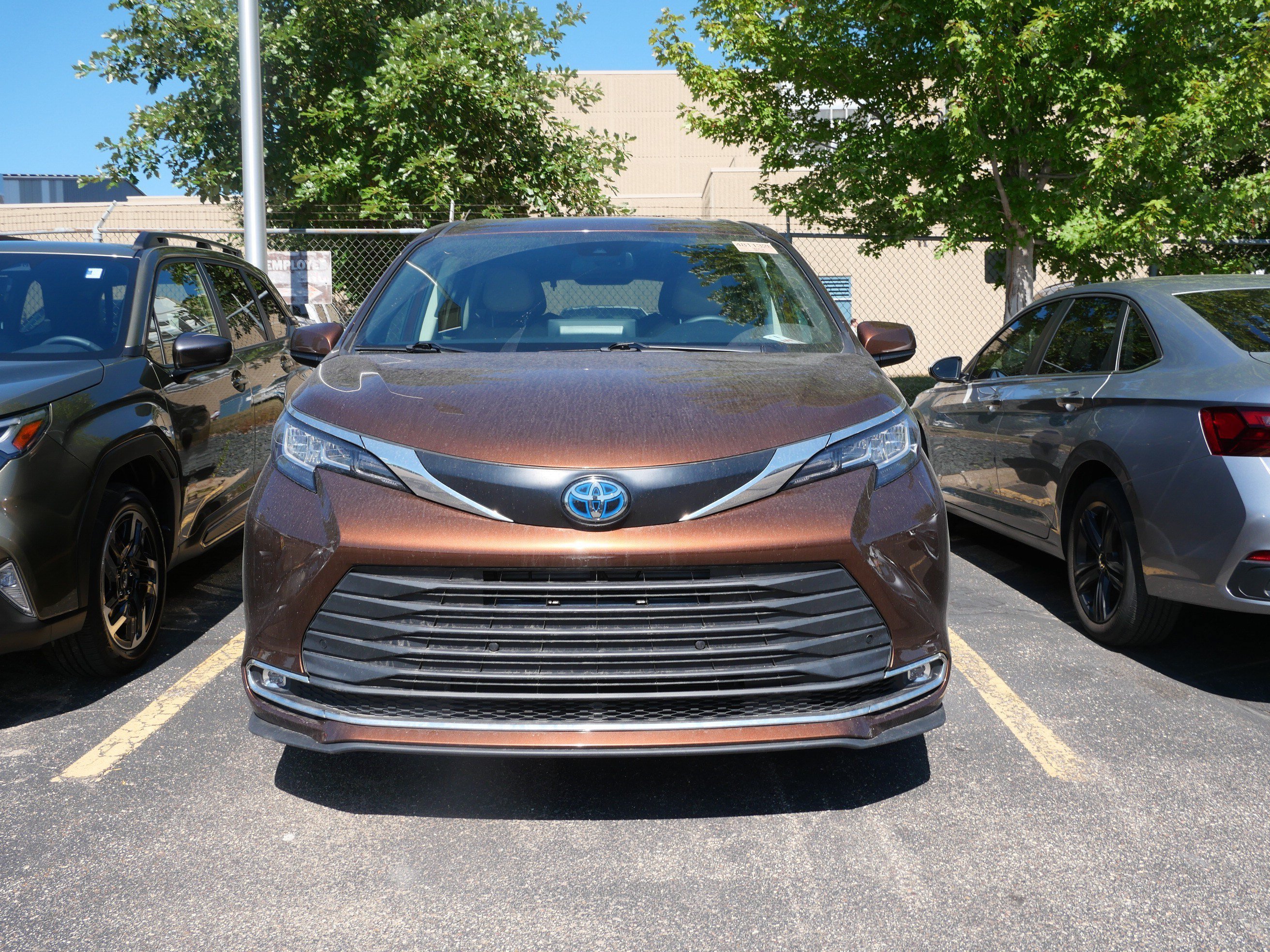 Used 2022 Toyota Sienna XLE with VIN 5TDYSKFC5NS067935 for sale in Vadnais Heights, Minnesota