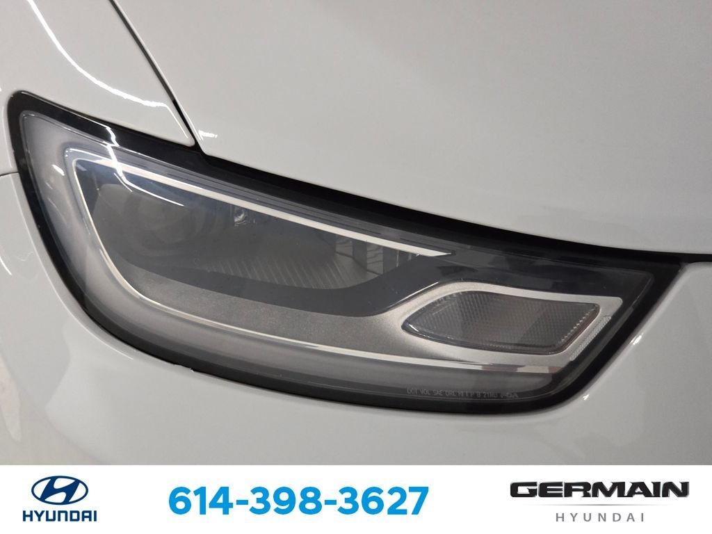 Used 2023 White Chrysler Touring L image 15