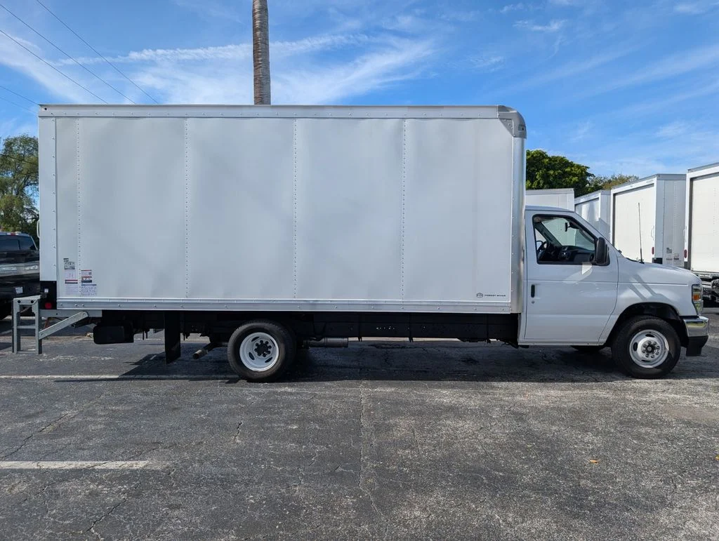 New 2026 Oxford White Ford E-350 SRW image 6