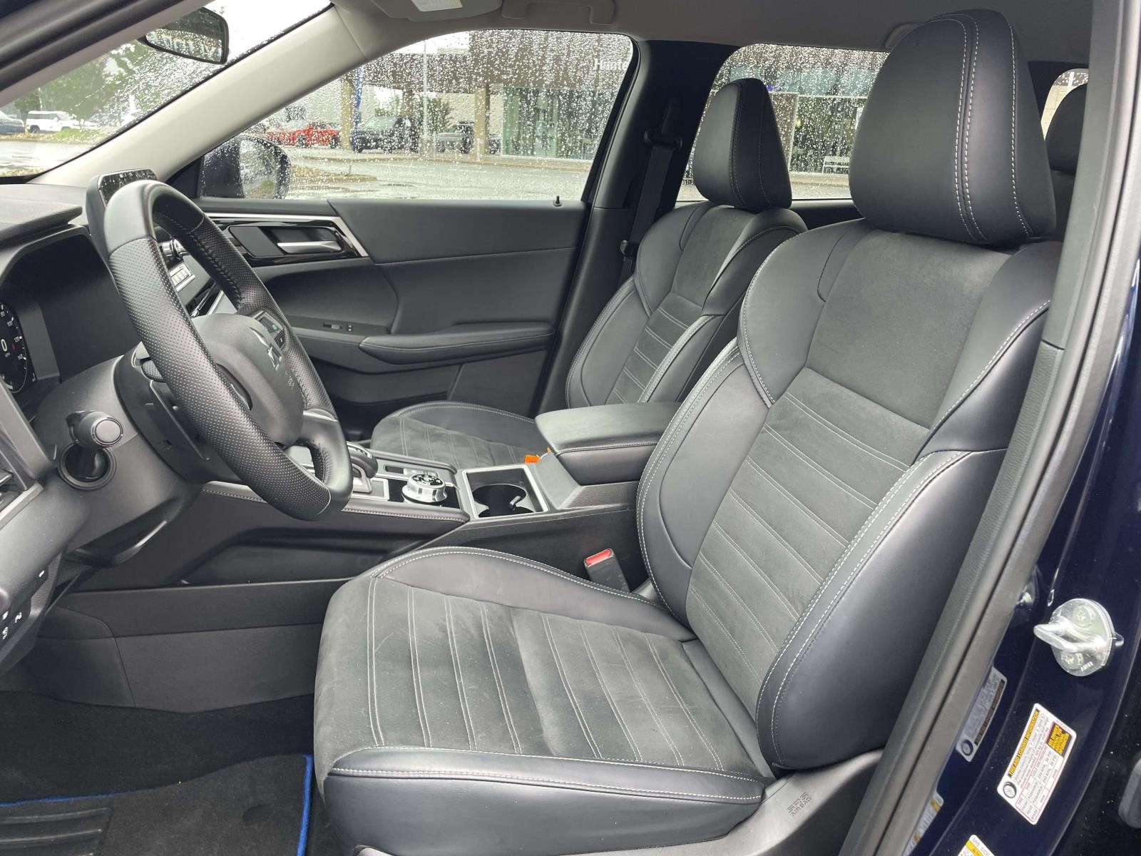 2025 Mitsubishi Outlander Plug-in Hybrid SE - Photo 8