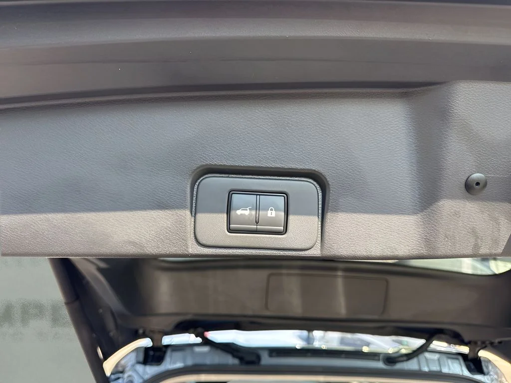 Used 2025 Gray Nissan SV image 28