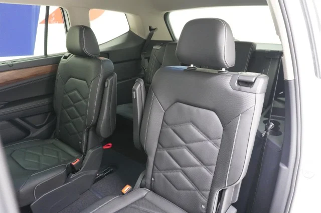 New 2026 Opal White Pearl Volkswagen 2.0T SE W/TECHNOLOGY image 23
