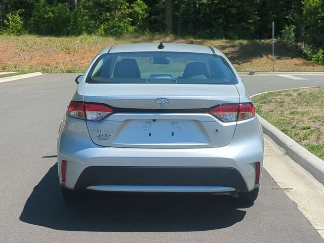 Used 2022 Silver Toyota L image 12