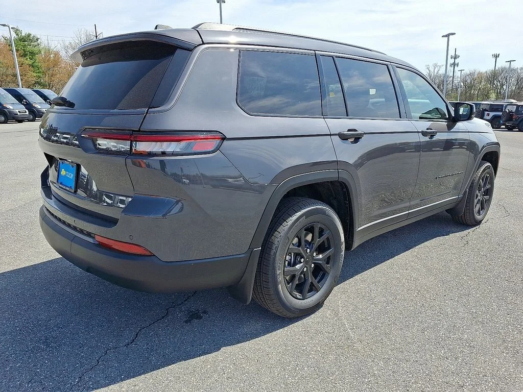 New 2026 Gray Jeep Altitude image 4