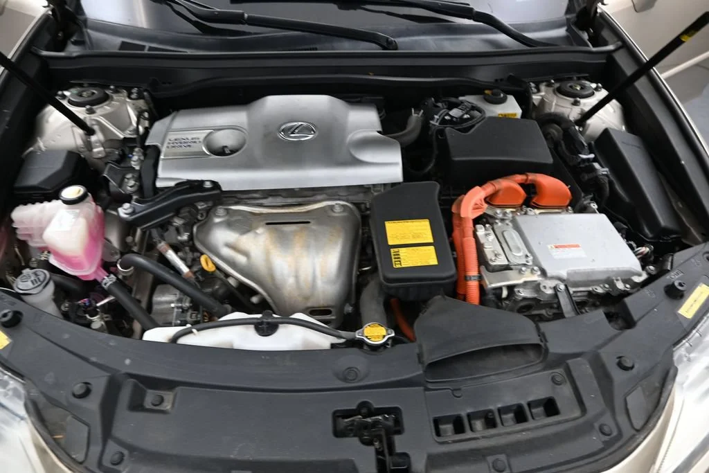 Used 2013 Beige Lexus 300h image 13
