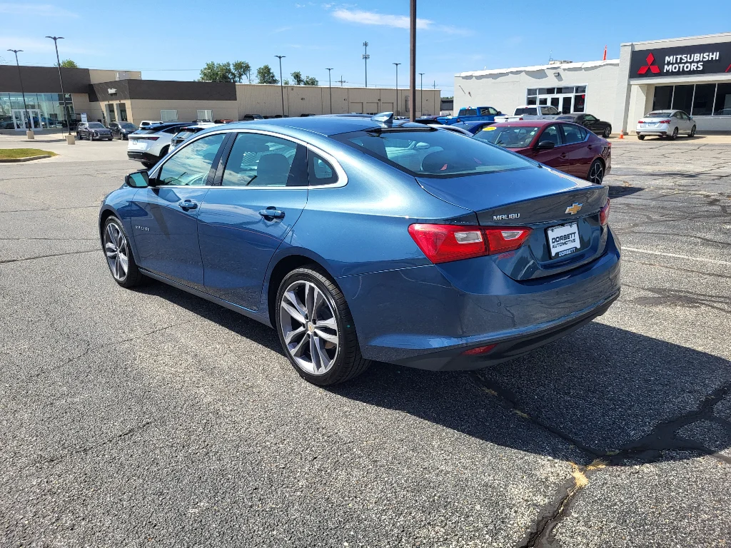 Used 2025 Lakeshore Blue Metallic Chevrolet LT image 8