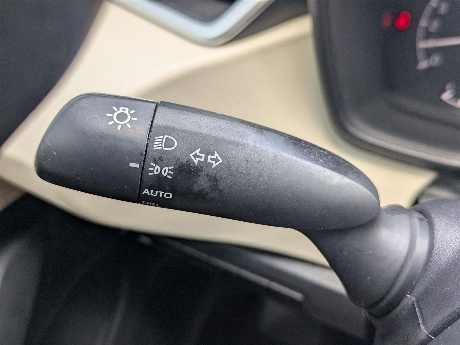 Used 2022 White Toyota LE image 17
