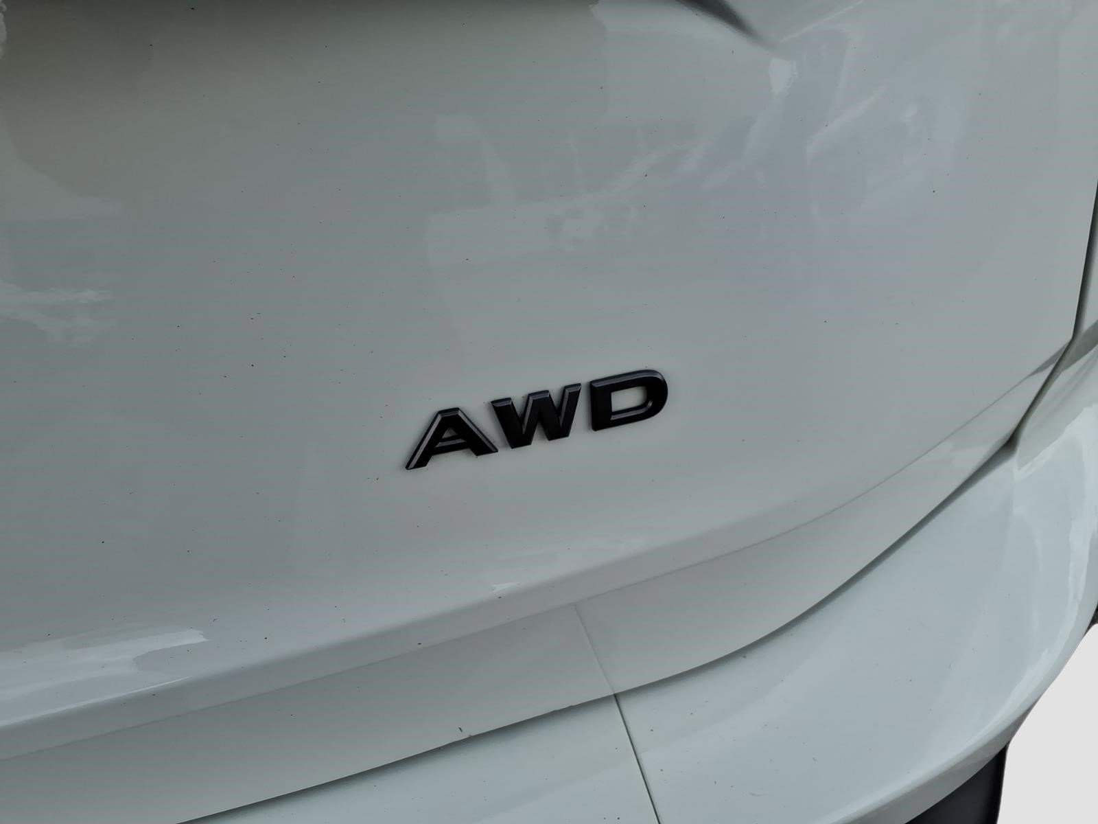 Used 2026 Glacier White Nissan S image 6