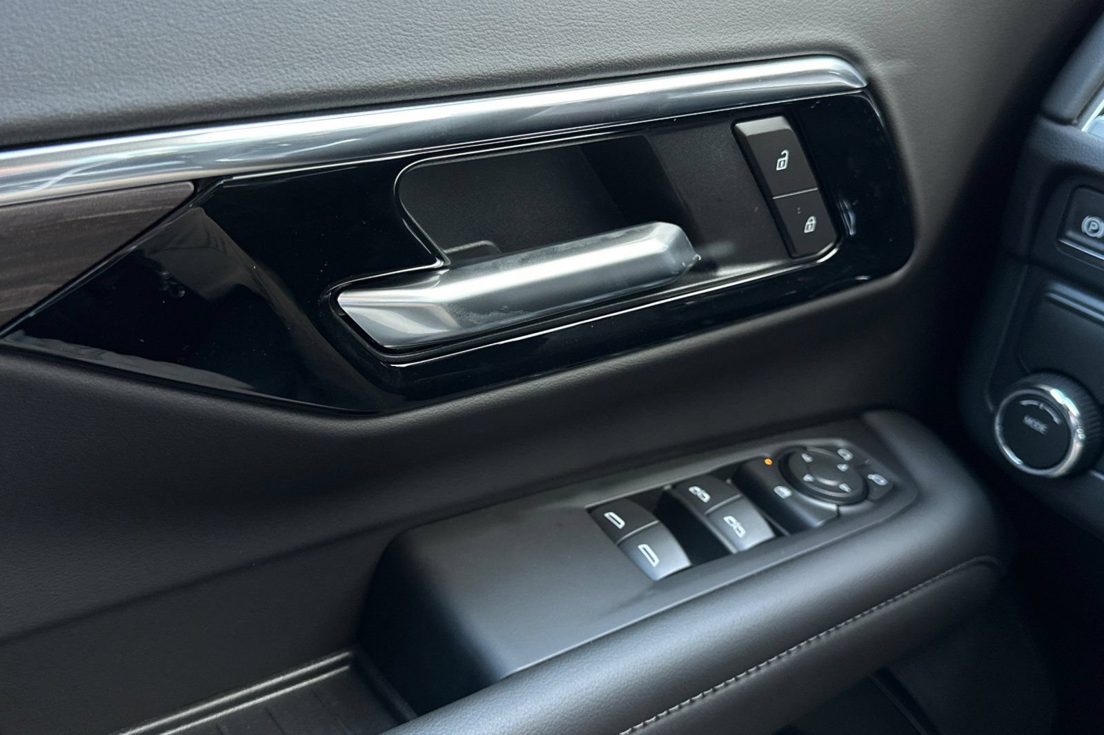 2026 Chevrolet Suburban LS - Photo 11