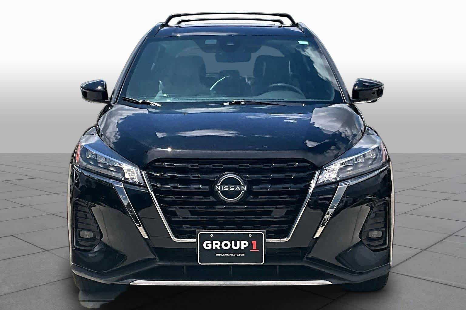 Used 2024 Super Black Nissan SR image 4