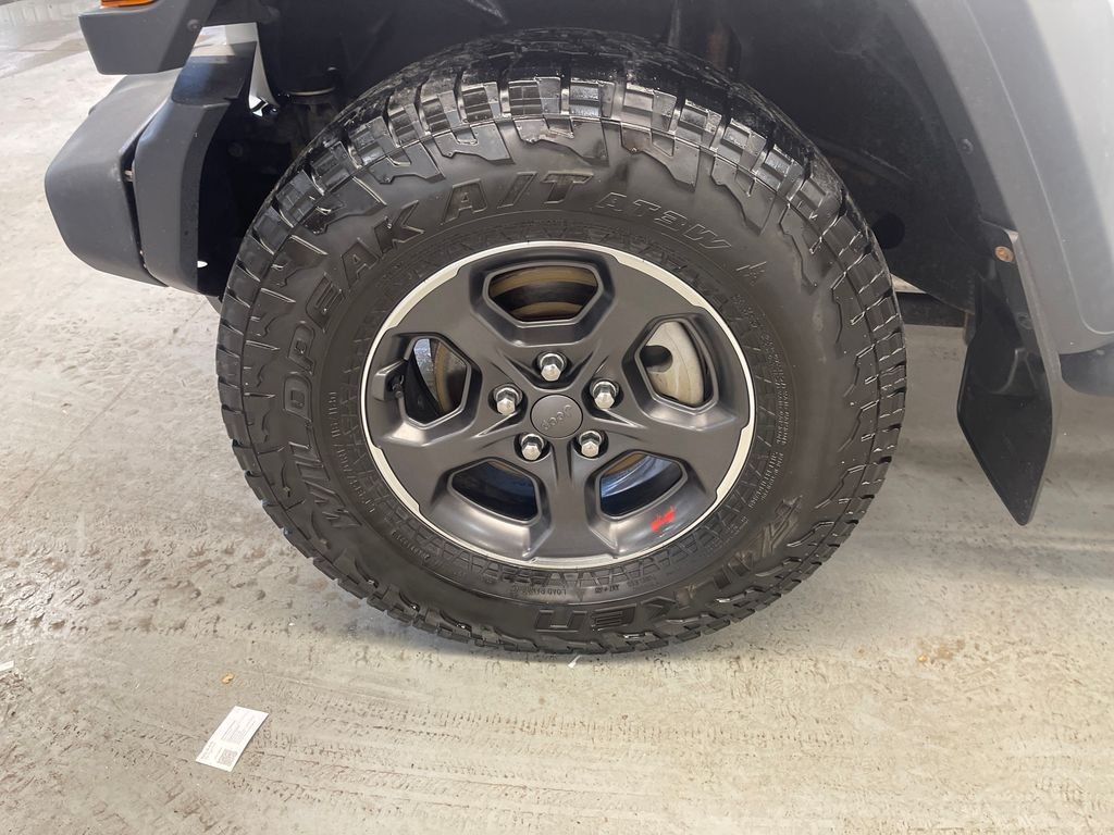 Used 2018 White Jeep Unlimited Sport image 11