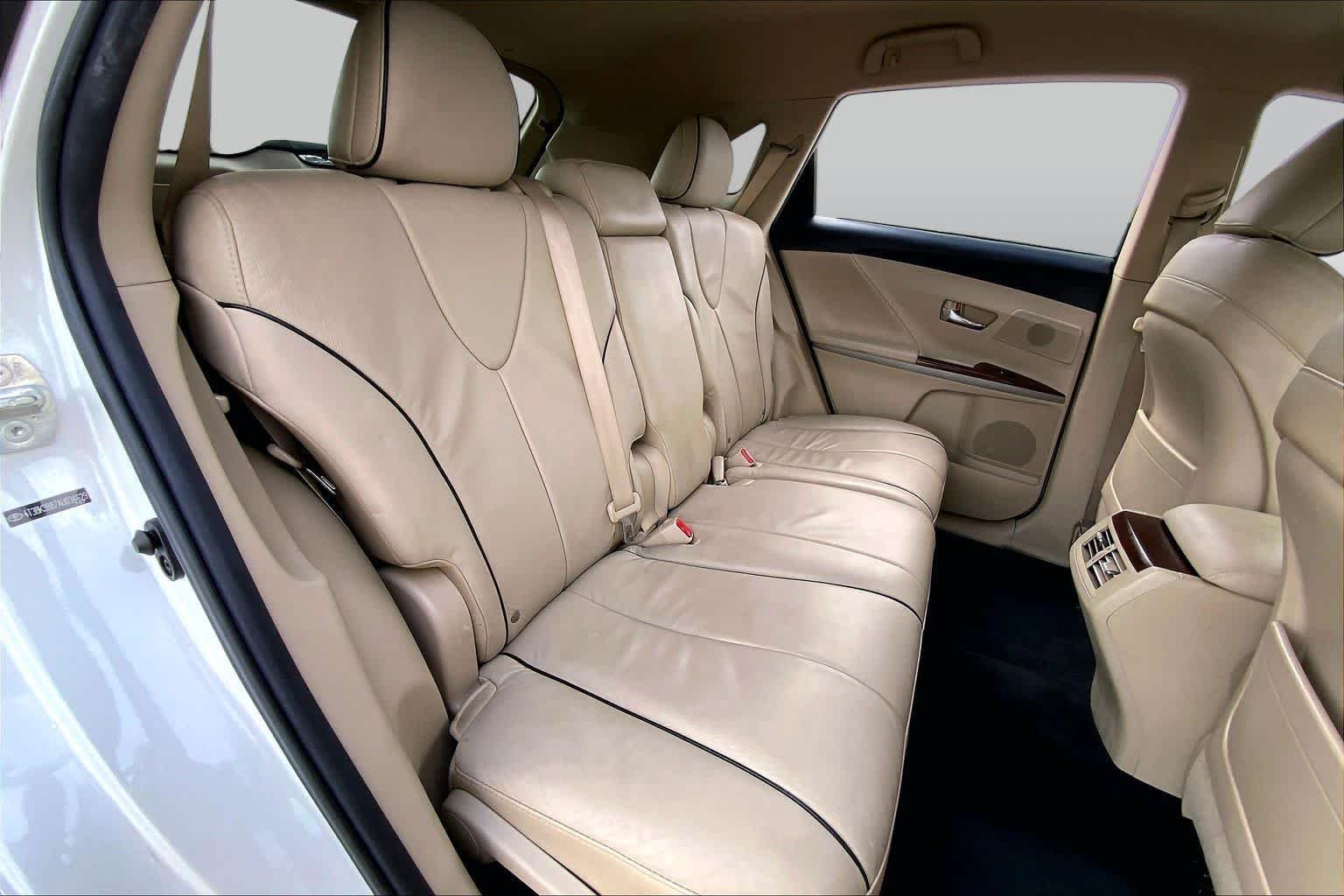 Used 2010 Blizzard Pearl Toyota  image 17