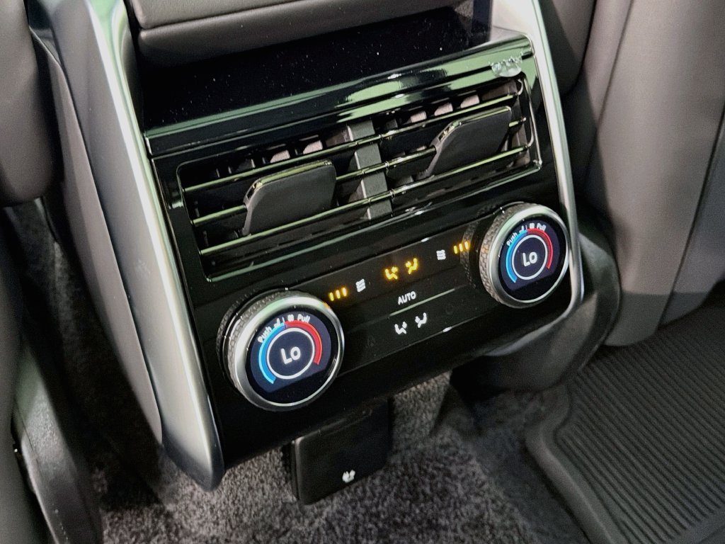 New 2027 Santorini Black Land Rover SE image 27