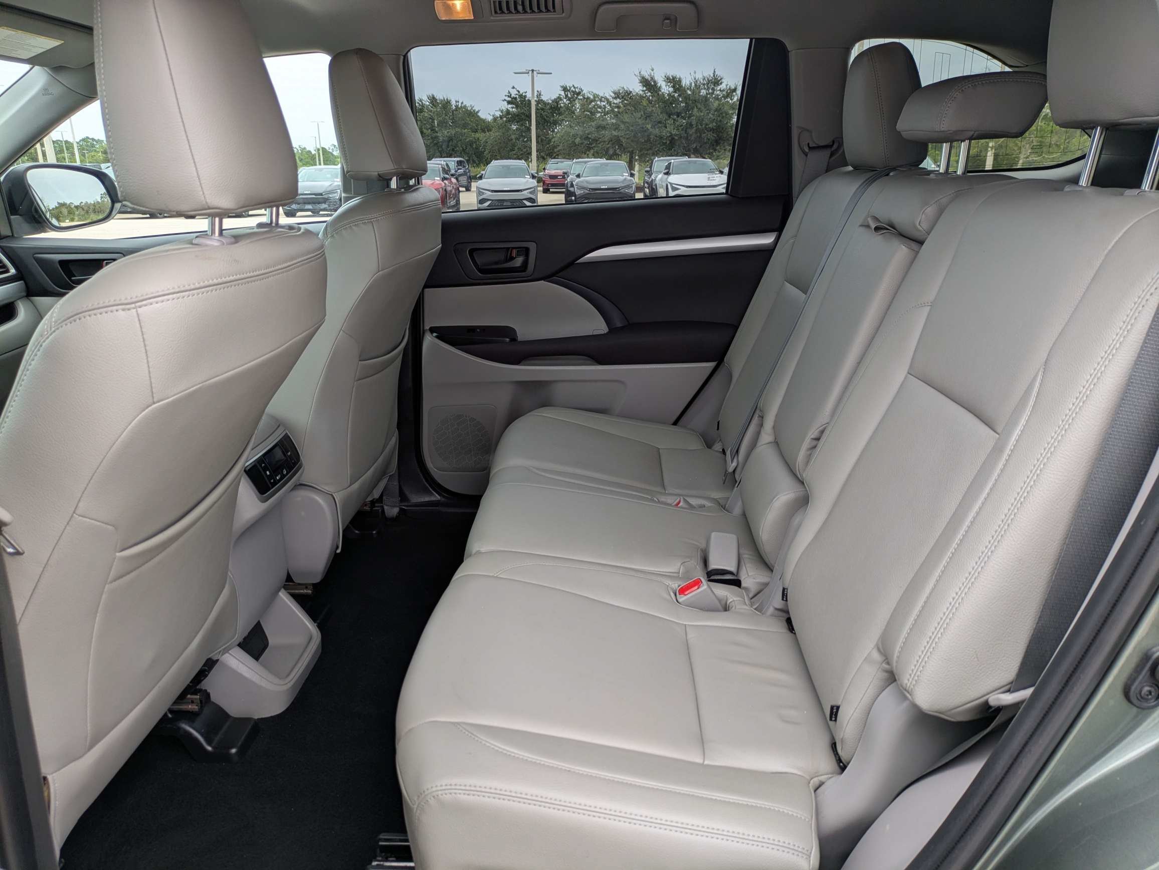 Used 2019 Alumina Jade Metallic Toyota LE image 15