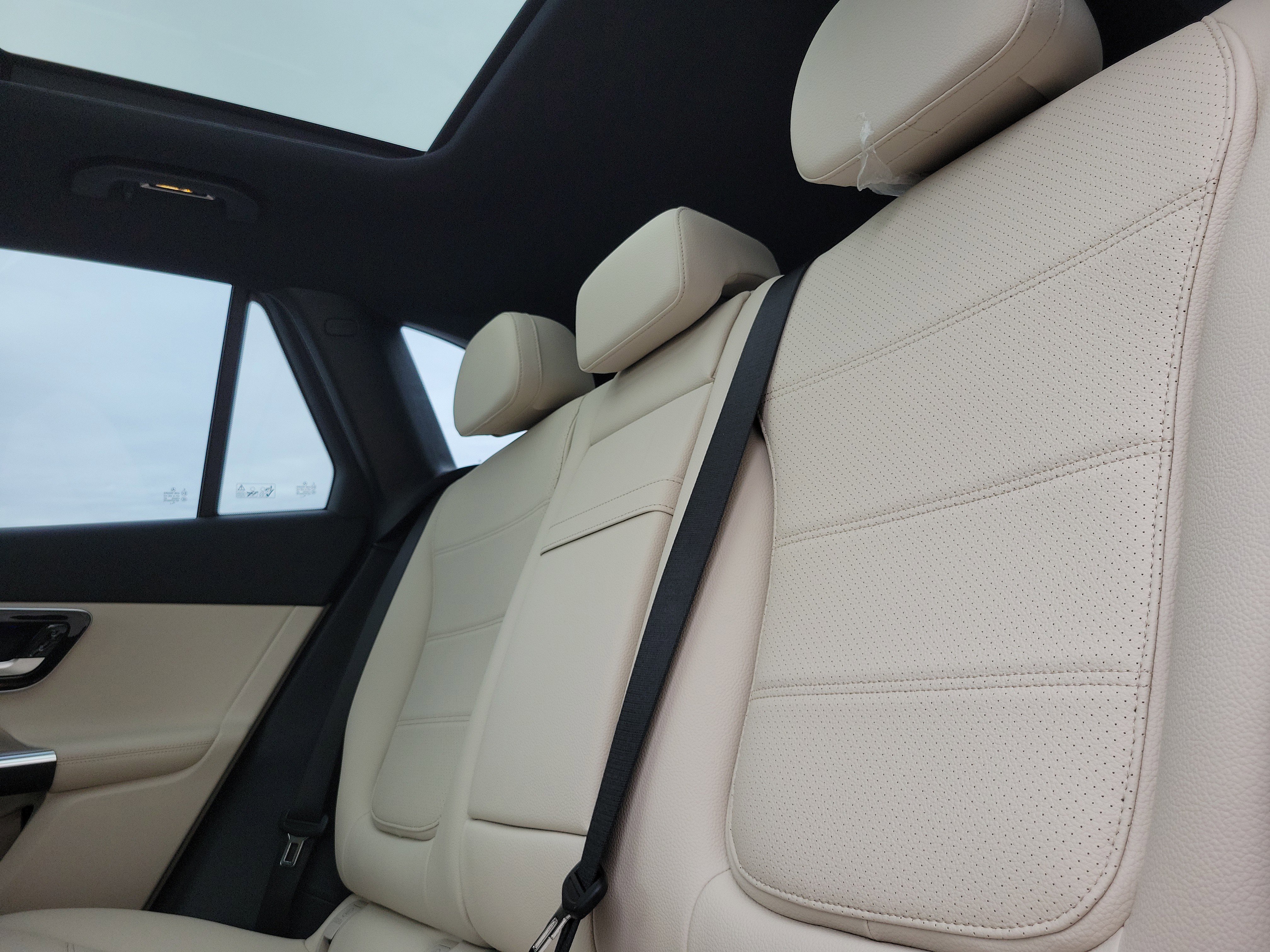 New 2026 Black Mercedes-Benz GLC 300 image 10