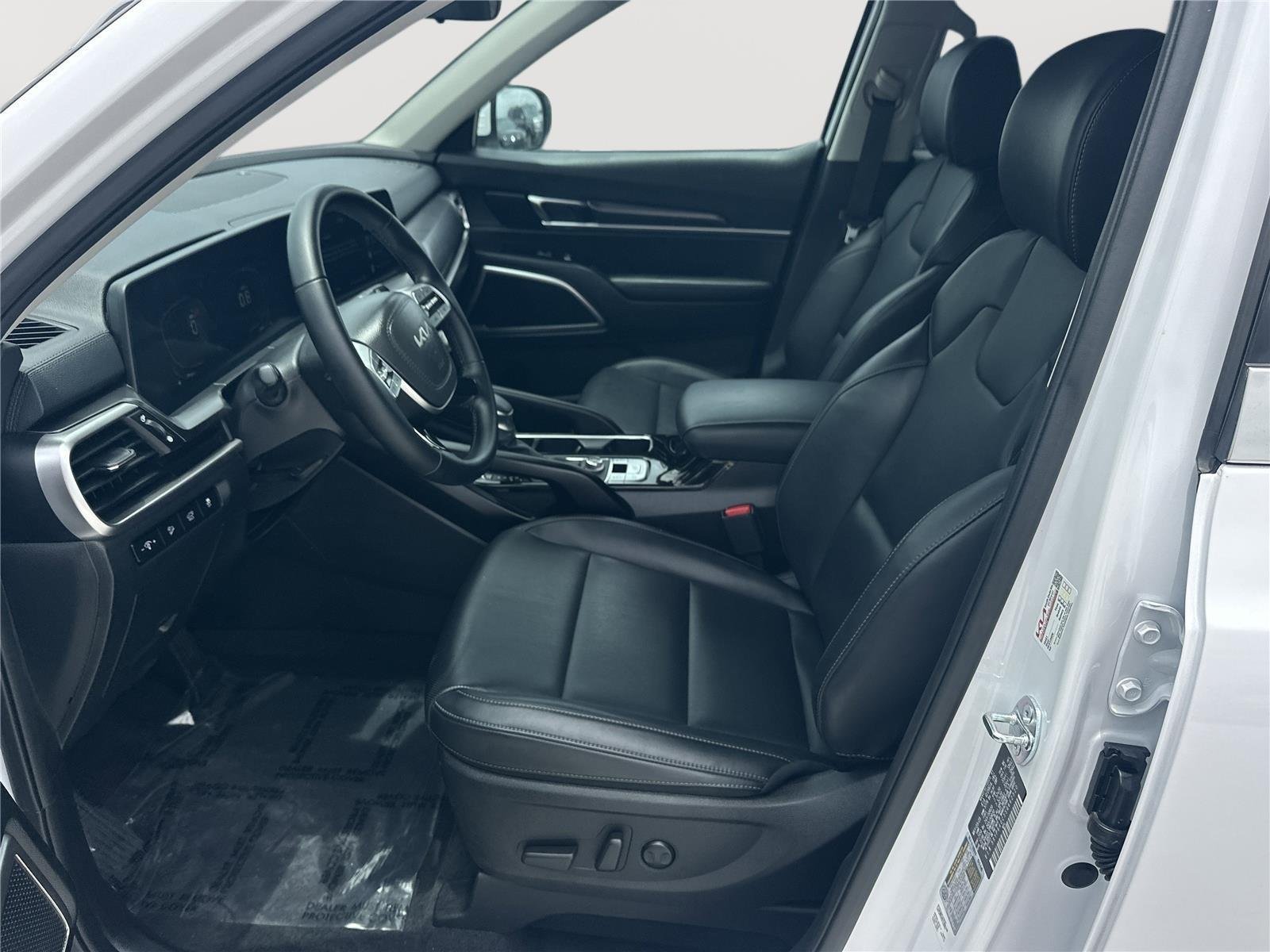 Certified Used 2025 Glacial White Pearl Kia S image 7