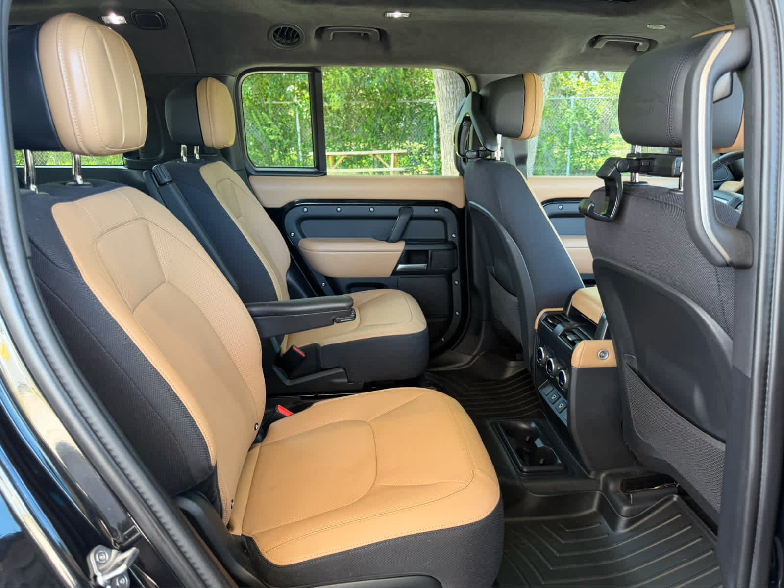 Certified Used 2025 Santorini Black Metallic Land Rover X image 15