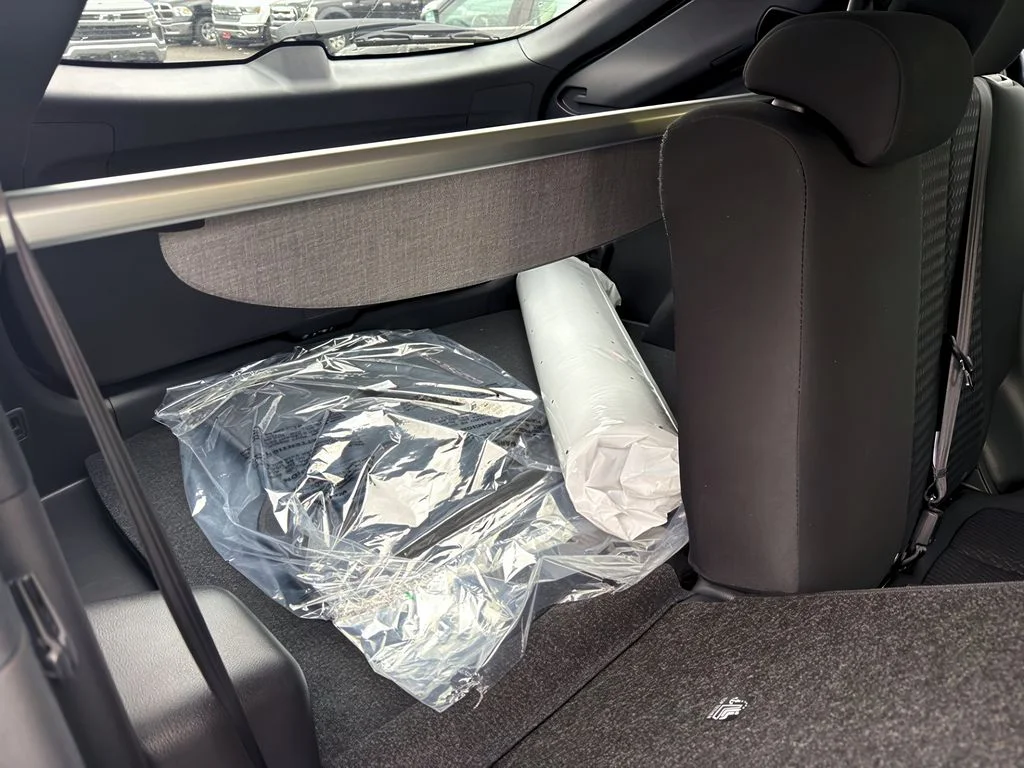New 2026 Alloy Silver Metallic Mitsubishi LE image 22