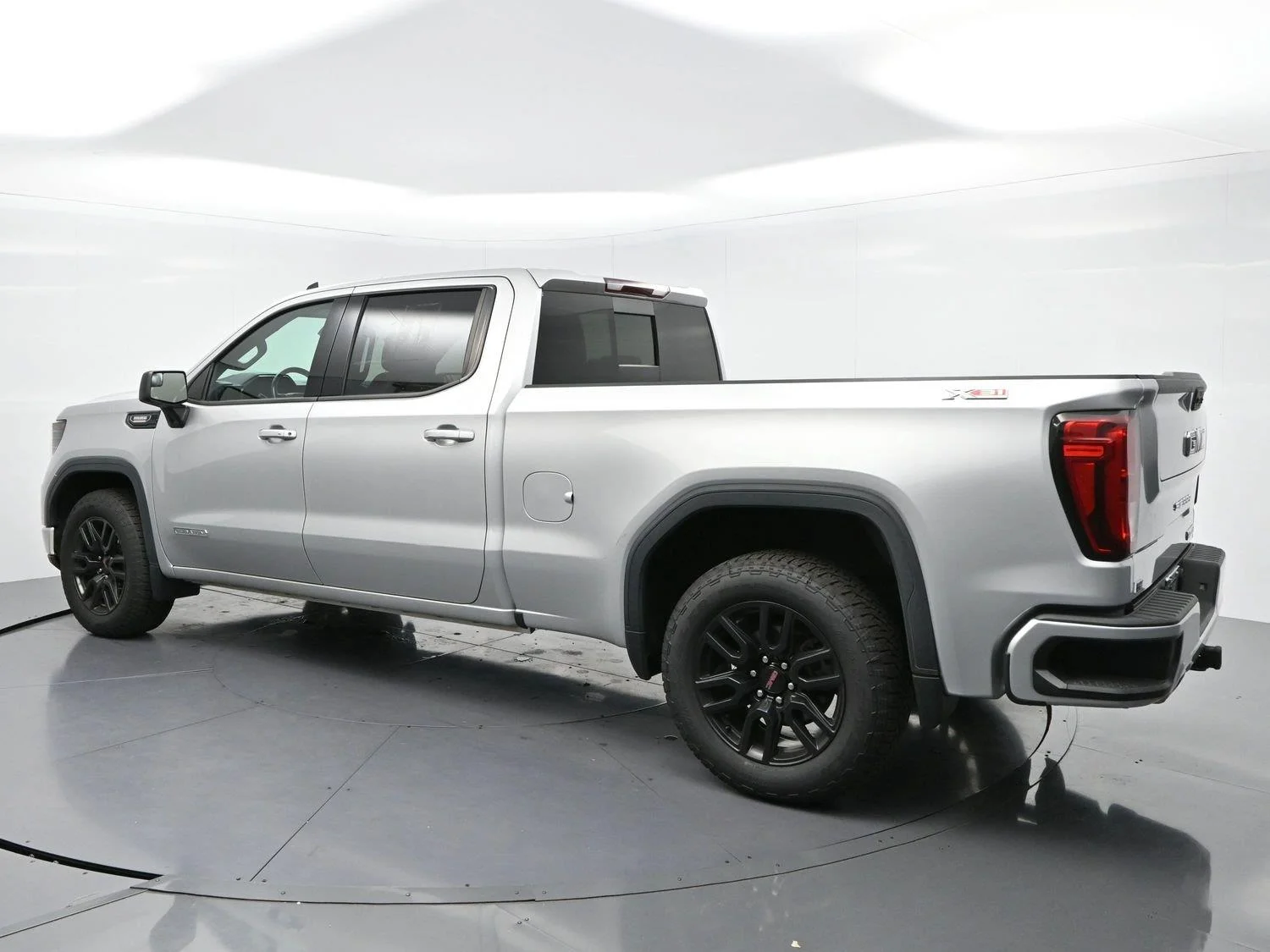 Used 2022 Quicksilver Metallic GMC Elevation image 5