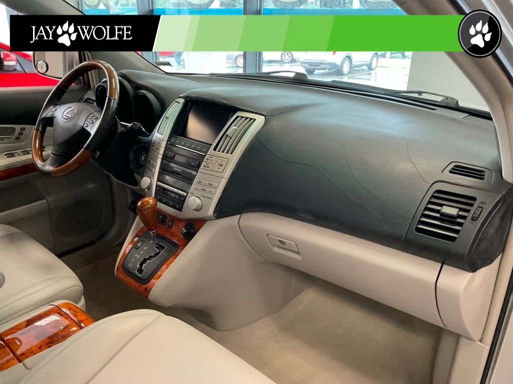 Used 2005  Lexus 330 image 18