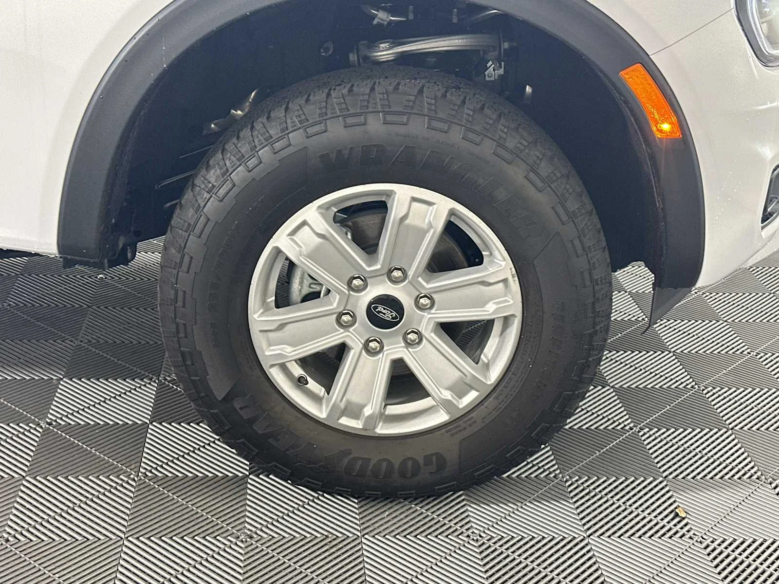New 2025 Oxford White Ford XL image 16