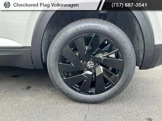 New 2026 White Volkswagen 2.0T SE w/Technology image 7