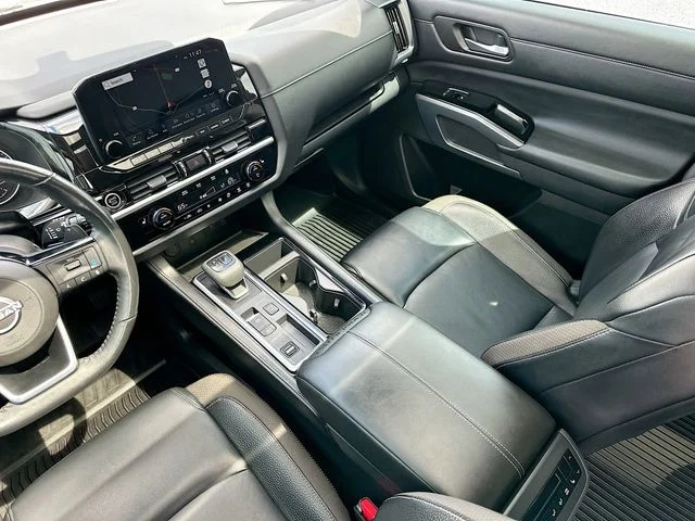 Used 2022 White Nissan SL image 24