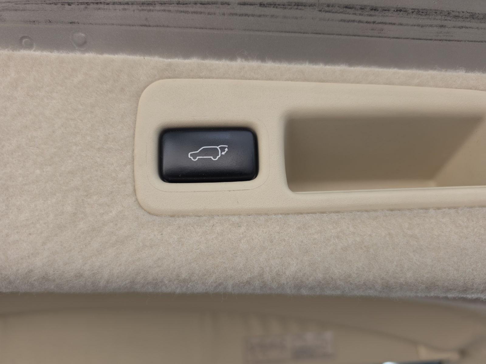 Used 2015 Satin Cashmere Metallic Lexus Base image 18
