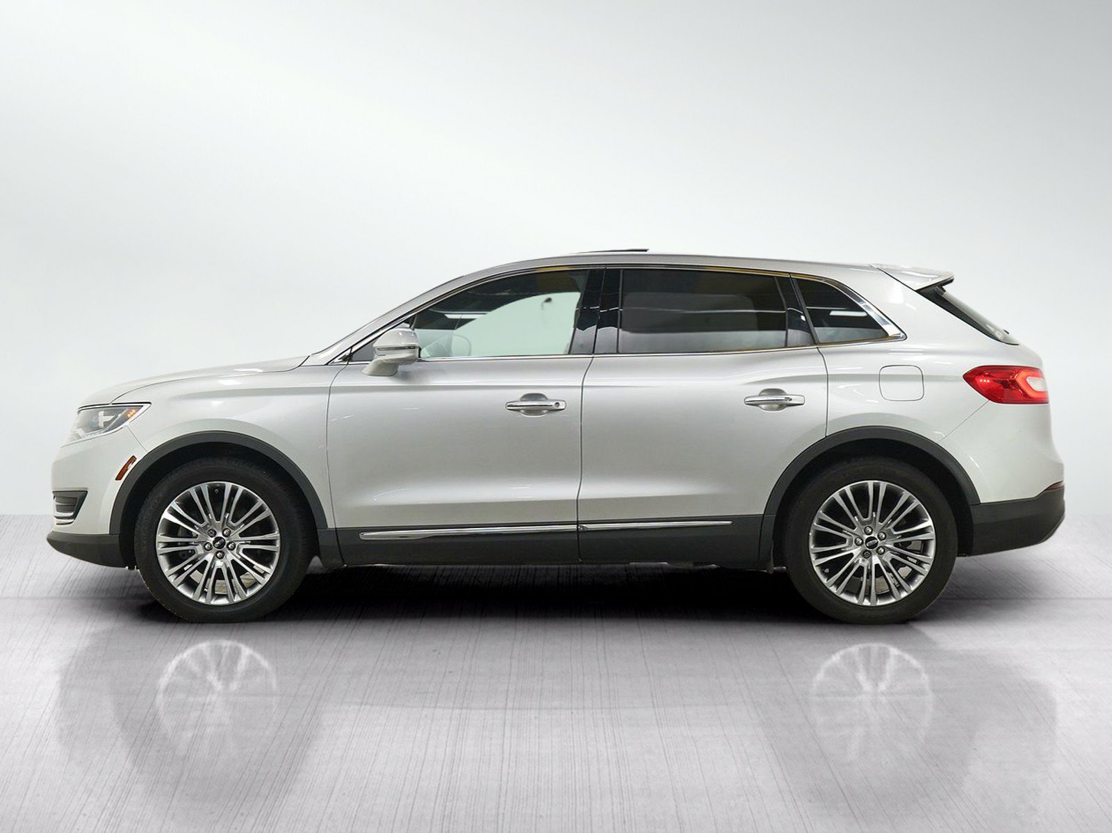 Used 2018 Lincoln MKX Reserve with VIN 2LMPJ8LR8JBL26603 for sale in Minneapolis, Minnesota