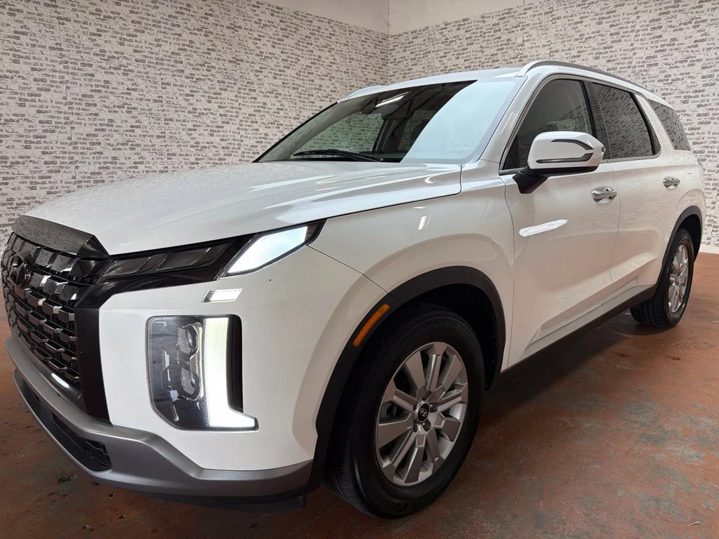 Used 2024 Hyper White Hyundai SEL image 3