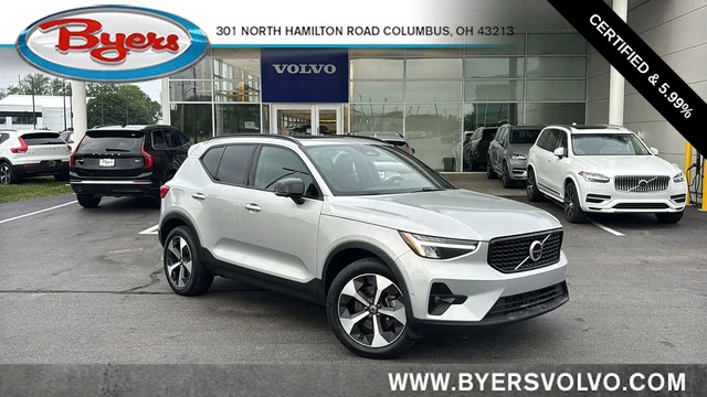 2025 Volvo XC40 B5 Plus Dark Theme