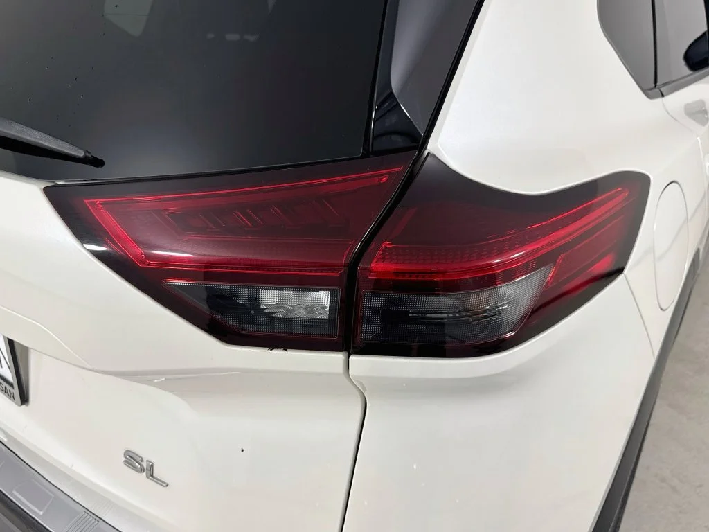 Used 2021 White Nissan SL image 33