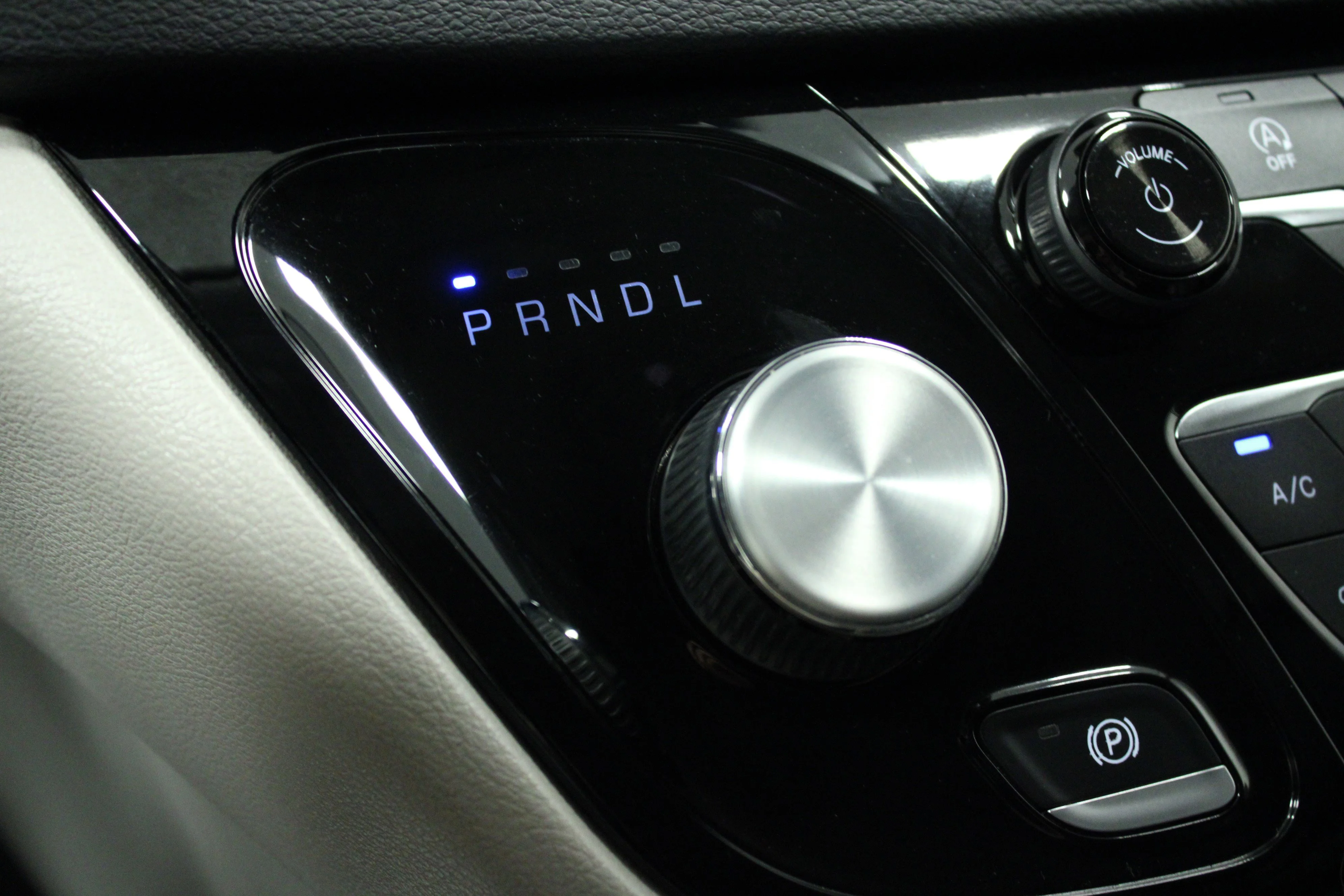 Used 2022 Bright White Clearcoat Chrysler Touring L image 24