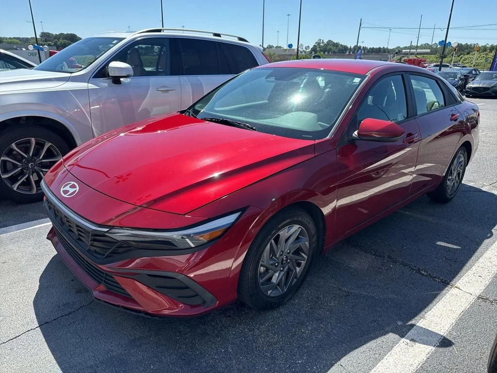 Used 2024 Red Hyundai SEL image 1
