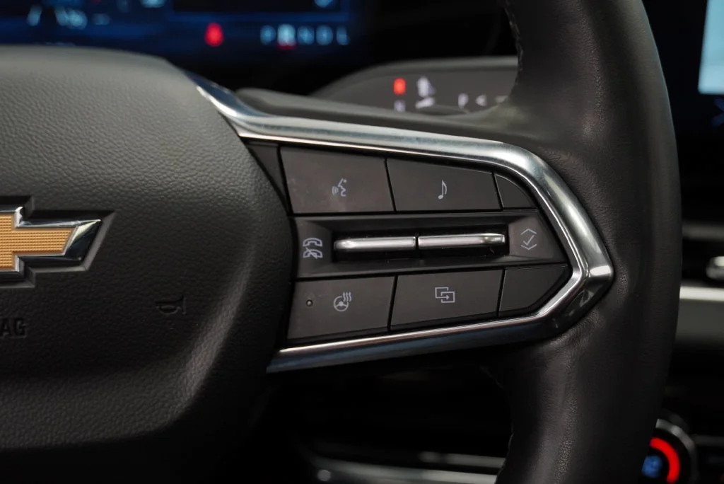 Used 2025 Sterling Gray Metallic Chevrolet LT image 31